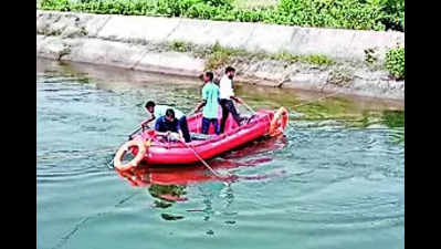 Two students drown in canal