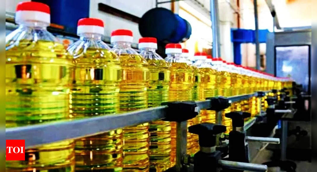 Palm oil buying lifts India’s August edible oil imports to record: Dealers – Times of India