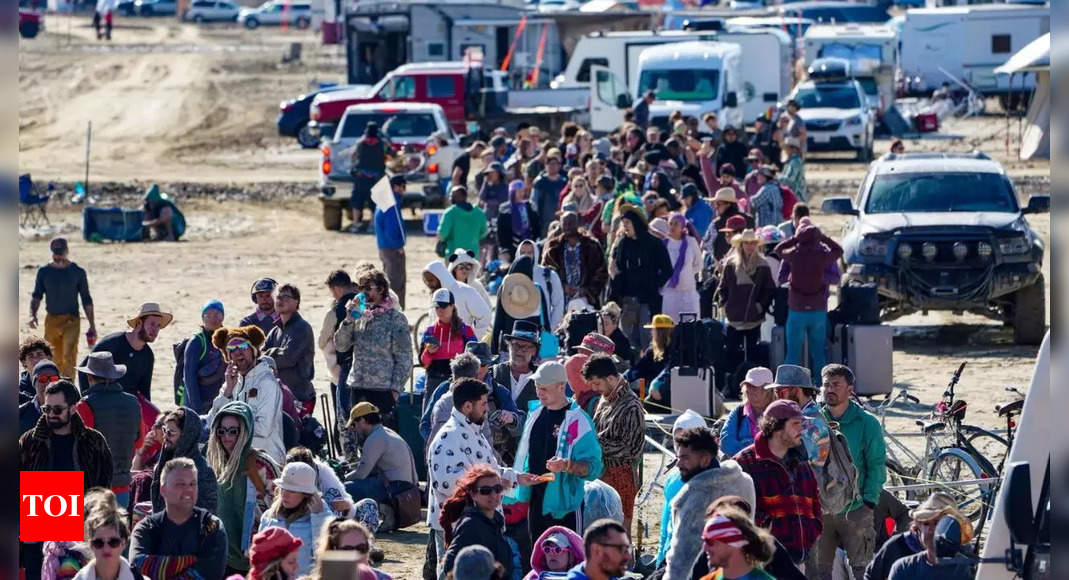 Burning Man Party: Exodus begins at drenched Burning Man party in US ...