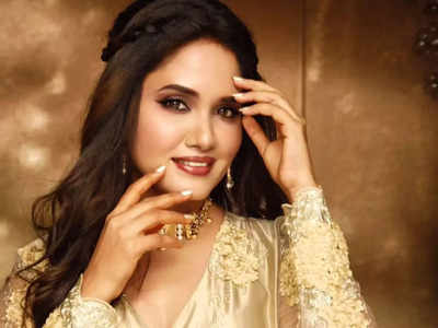Popular actress Saai Gayathri to play the titular role in upcoming show 'Nee Naan Kadhal'