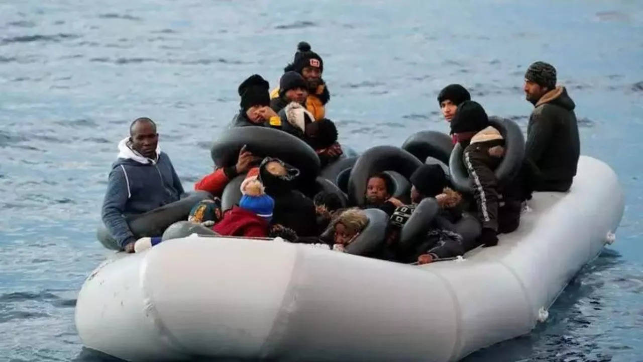 On a tiny Greek island, 14 migrants and the body of a man found after their dinghy sank – Times of India