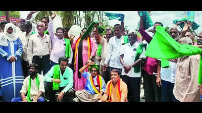 Cauvery row: BJP activists write letter in blood to guv