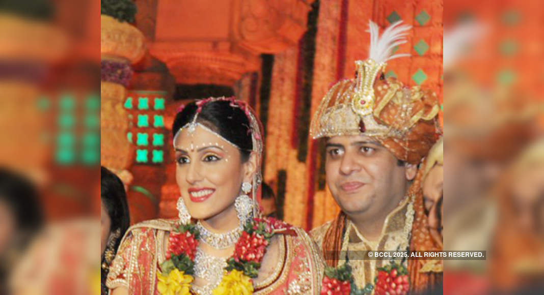 Saloni Sarin and Abhimanyu Munjal during their wedding ceremony at Taj ...