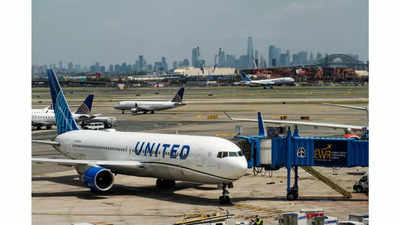 United Airlines halt flights for an hour over software issues