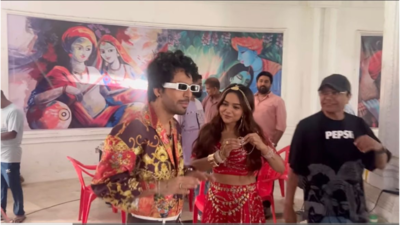 Manisha Rani shares a BTS video of her new song Jamna Paar with Tony Kakkar; says 'I get shy when I have to flirt in real life'