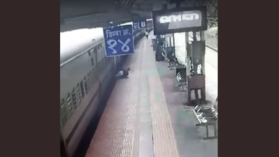 Commuter chases phone robber at Mumbai railway station, escapes death by a whisker