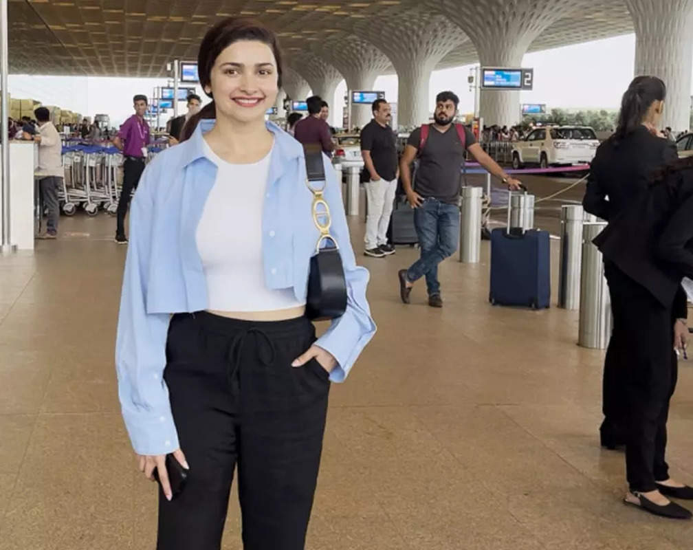 
Prachi Desai clicked at airport; wishes her fans on Janmashtami
