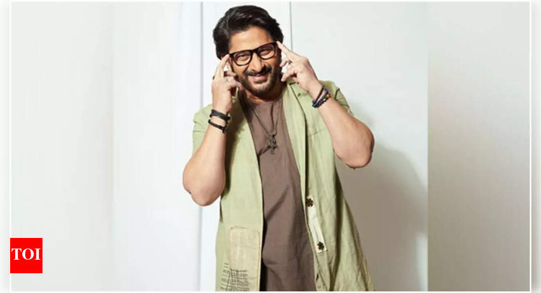 Arshad Warsi celebrates International Literacy Day with school kids in ...