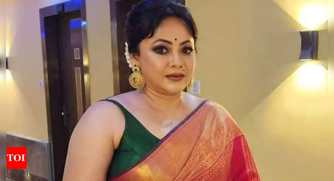 Actress Sreelekha Mitra falls victim to cyber scam, loses Rs 1 Lakh ...