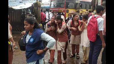 Narrow escape for 55 passengers as bus collides with truck in Palghar ...