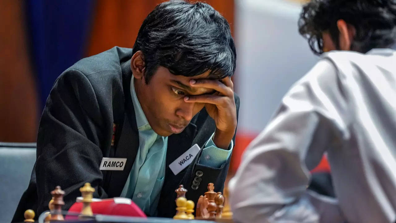 Kolkata, India. 06th Sep, 2023. Indian chess player Vidit Gujrathi seen  playing against Indian chess player Arjun Erigaisi at the TATA Steel Chess  India competition 2023 in Bhasa Bhavan. (Photo by Dipayan