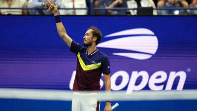 Daniil Medvedev defeats Carlos Alcaraz to set up US Open 2023 final against Novak Djokovic