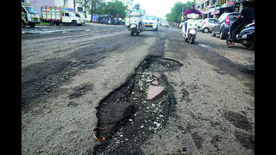Unplanned six-lane work adds to traffic woes at plush Chuna Bhatti