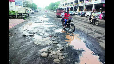 Unplanned six-lane work adds to traffic woes at plush Chuna Bhatti