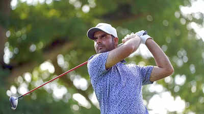 Shubhankar Sharma hangs in to stay in contention at Irish Open