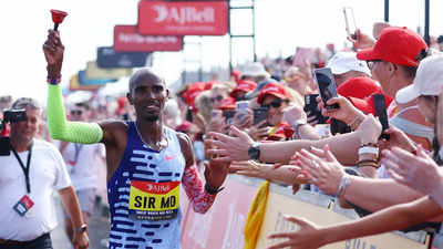 Running great Mo Farah ends competitive career with fourth at Great North Run