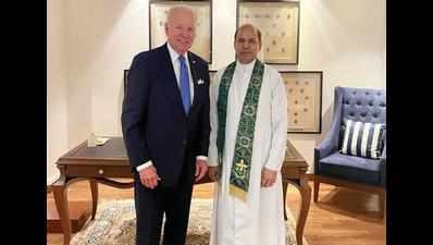Dialogue is what Jesus wants, says Benaulim priest to Prez Biden before offering bebinca
