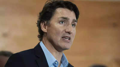 Jet snag: Canadian PM Trudeau kept waiting as reserve plane won't arrive until today