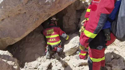 Morocco earthquake toll nears 2,700 as rescuers scramble for survivors