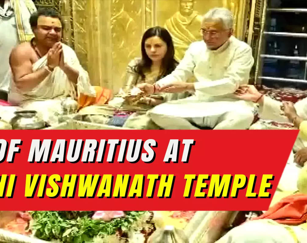 
Varanasi: PM of Mauritius Pravind Kumar Jugnauth and his wife Kobita Jugnauth offer prayers at the Kashi Vishwanath Temple
