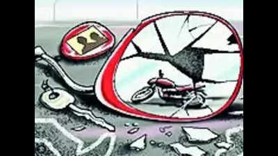 Accident kills two bikers on Sadar flyover