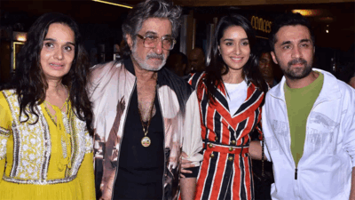 Shraddha Kapoor wishes her "Baapu" Shakti Kapoor on his birthday