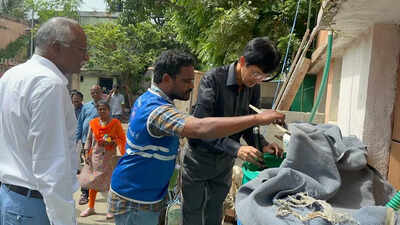 Chennai Corporation commissioner inspects mosquito control work in Sholinganallur