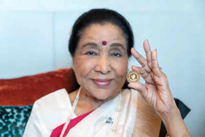 ​Tanishq honours legendary singer Asha Bhosle on her 90th birthday with a commemorative coin
