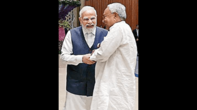 JD(U) neta wants Modi, Nitish to come together