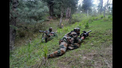 Anantnag: Intense clash breaks out between militants and Indian security forces