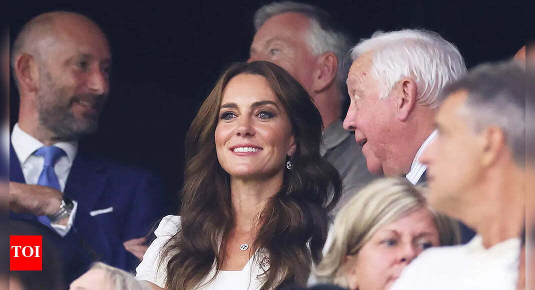 Kate Middleton New Hairstyle: Kate Middleton unveils chic new hairstyle at Rugby World Cup Match |