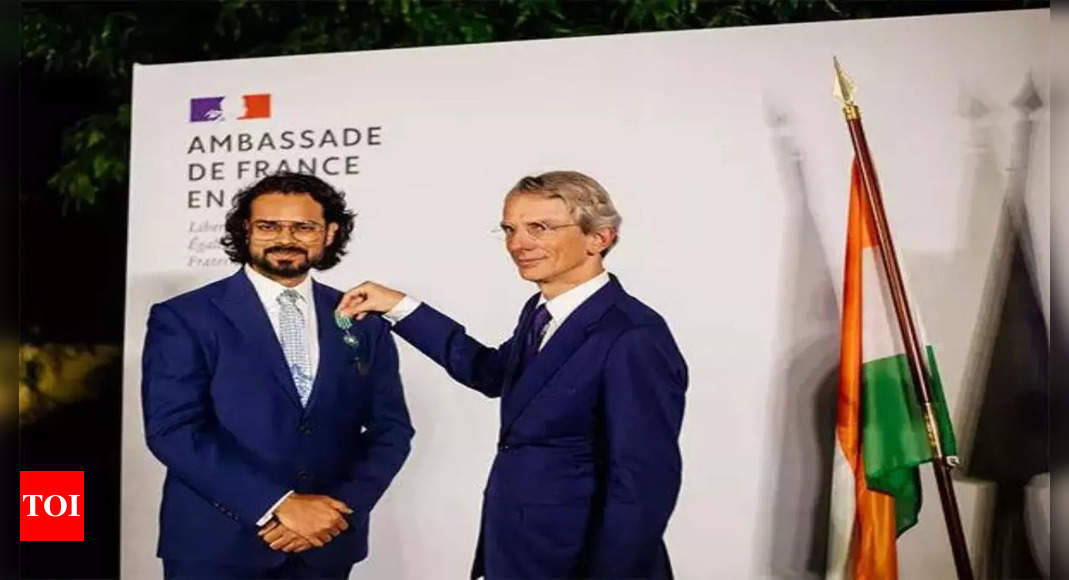 La France est comme « Karmabhoomi » : Rahul Mishra lors de sa réception du Chevalier de l’Ordre des Arts et des Lettres |  L’actualité du cinéma indien