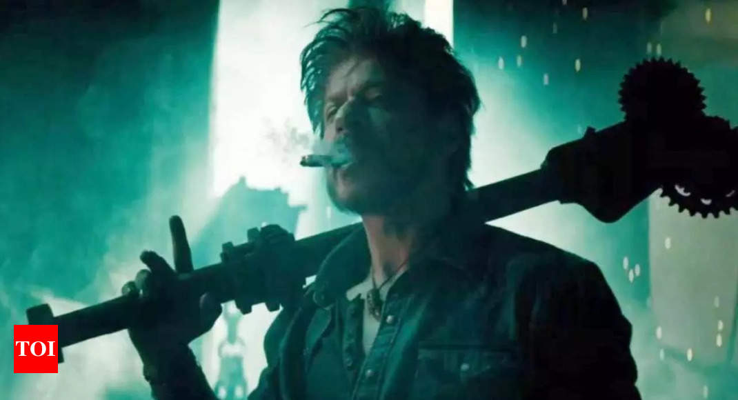 Shah Rukh Khan dedicates Jawan dialogue Bete ko haath lagane se