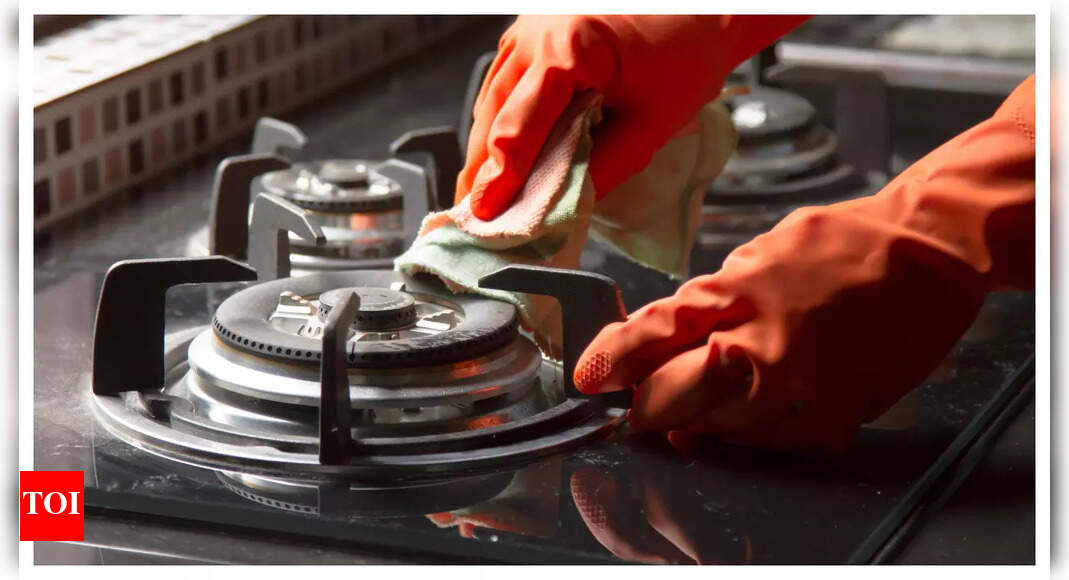 Watch This VIRAL hack for cleaning gas stove burners is all you need