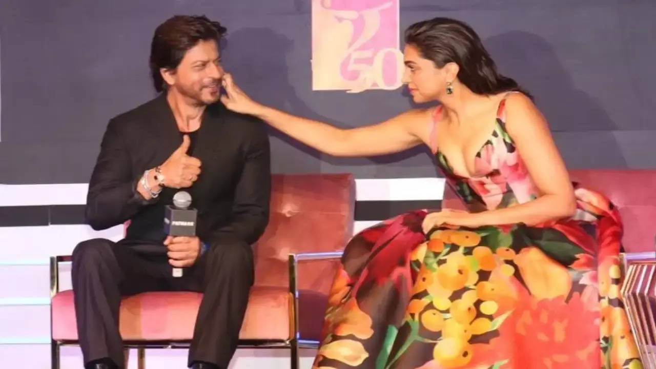 deepika: Deepika Padukone reveals she will always be ready to star in an  SRK film irrespective of the length of her role - The Economic Times