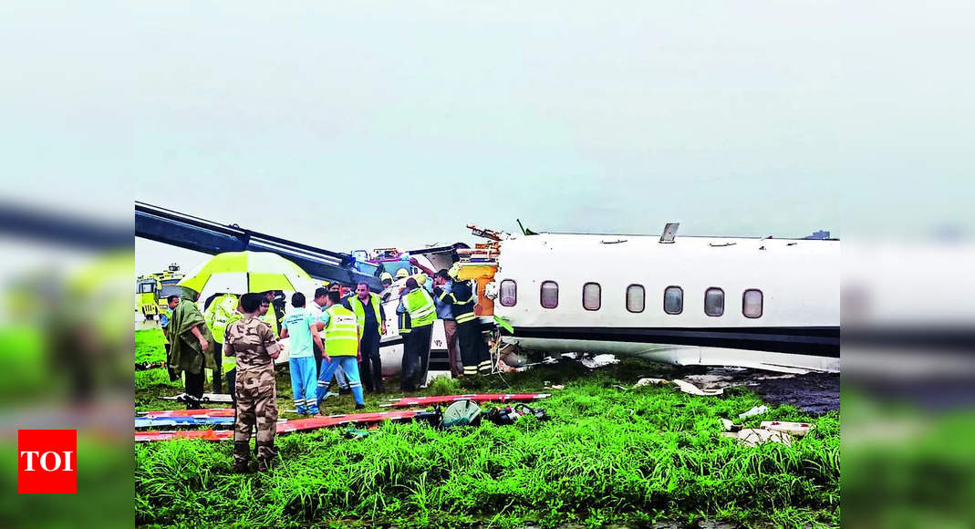 - Mumbai Airport: Jet Breaks Into Two; Was Popular Among Politicos ...