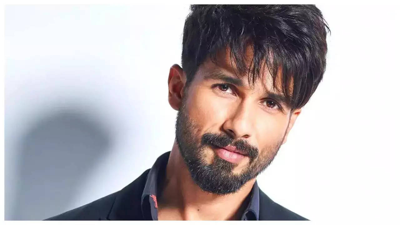 Chilla Kyu Rahe Ho': Shahid Kapoor Loses Cool At Paps After Attending  Brother Ruhaan's Wedding Bash (WATCH)