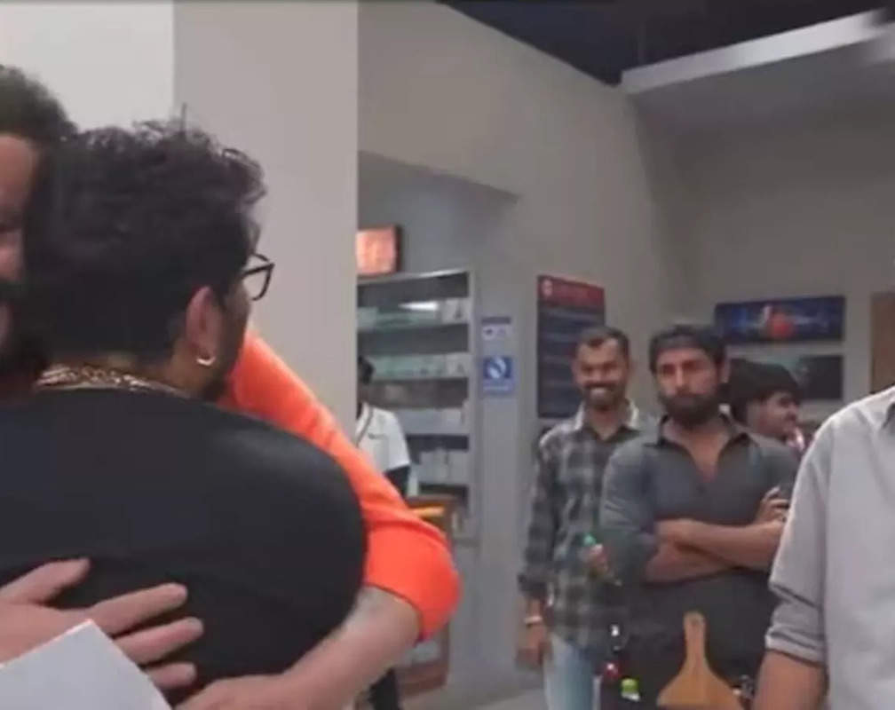 
Munna aka Sanjay Dutt reunites with Circuit aka Arshad Warsi, fans wonder if 'Munna Bhai 3' is happening
