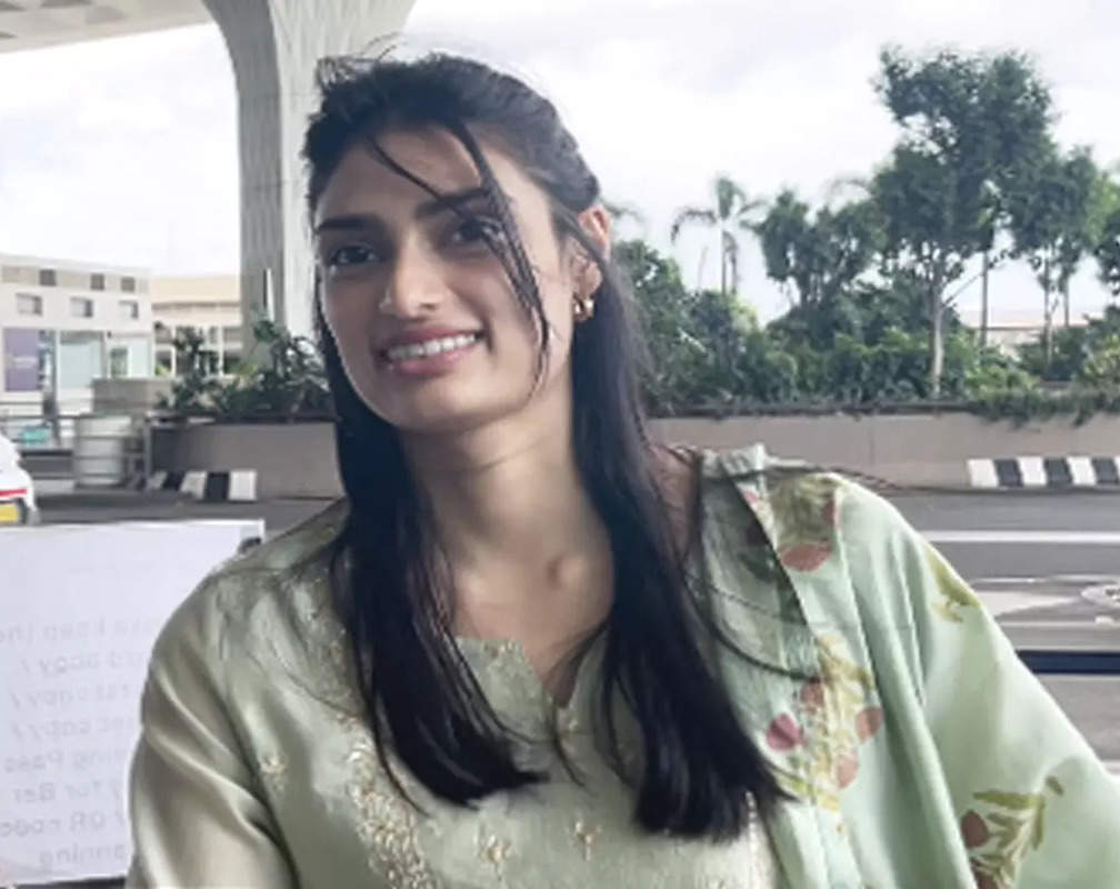 
Here’s how Athiya Shetty reacted when a pap mentions about KL Rahul’s century against Pakistan
