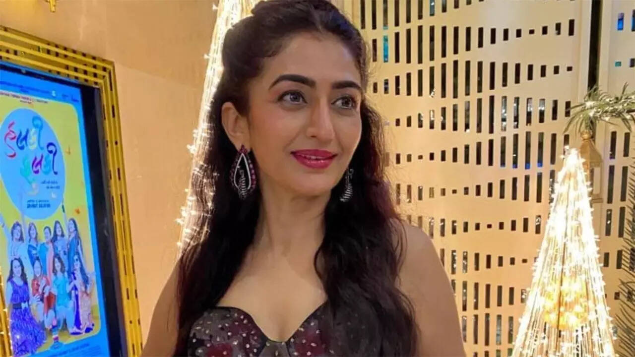 Neha mehta bra size