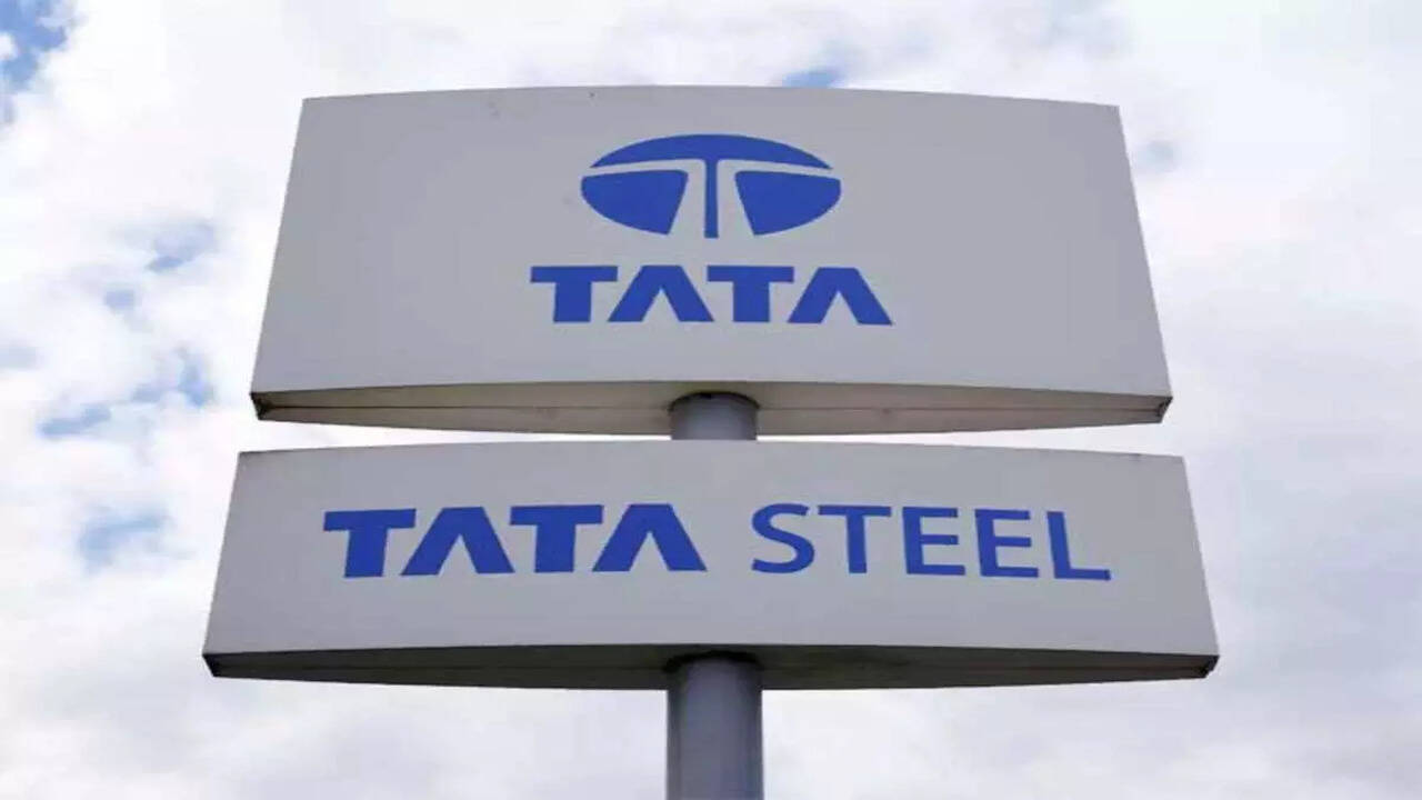 Britain hands $621 mln to Tata Steel, 3,000 jobs could go