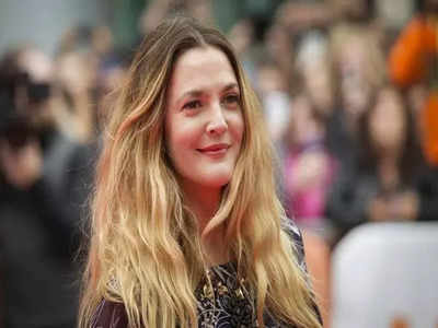 Drew Barrymore makes tearful apology for restarting TV show during strike