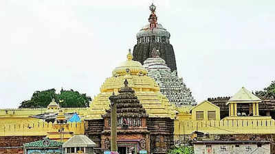 Puri temple deities go 'hungry' as servitors spar