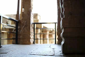 Mystery behind the Hanging Pillar at Lepakshi