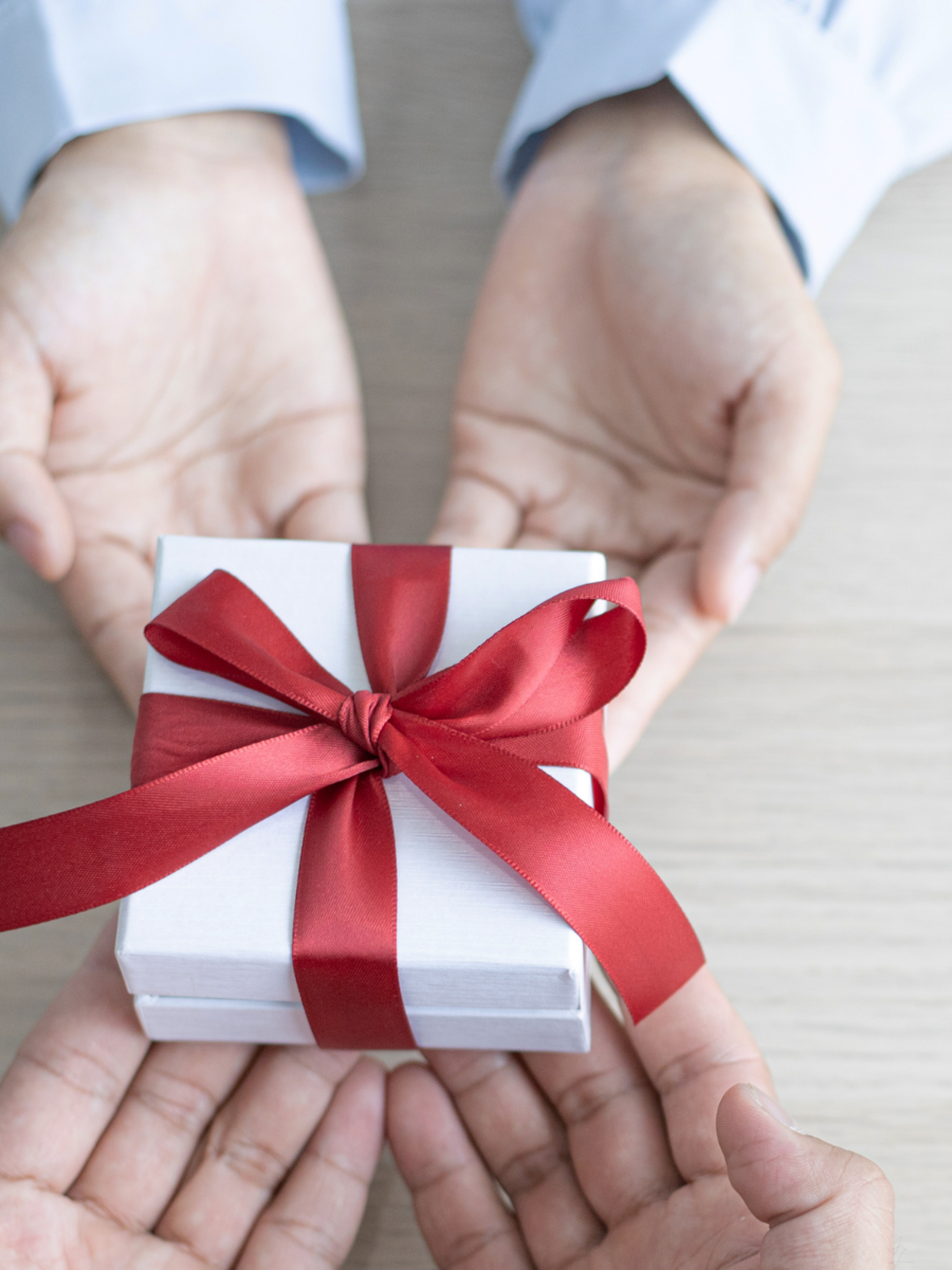 8 Items not to be gifted as per Vastu Shastra - Vimarsana News