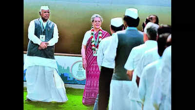 CWC backs INDIA bloc unity, for seat-sharing at earliest | Hyderabad ...