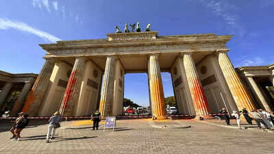 Berlin's Brandenburg Gate spray-painted by climate activists