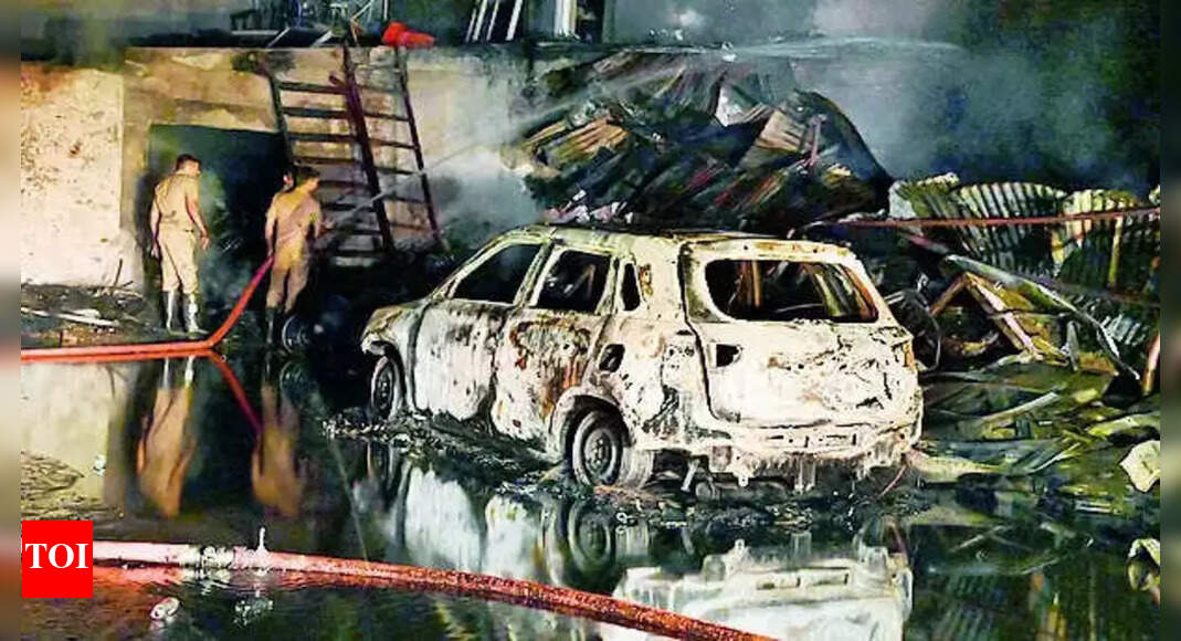 Car Showroom Fire breaks out in car showroom Chandigarh News Times