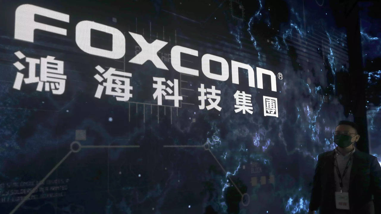 iPhone maker Foxconn aims to double India investment, employment - Times of  India