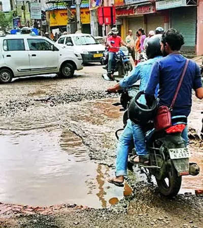 Water-filled potholes make Belgharia flyover a nightmare for motorists